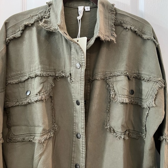 Elan Olive Frayed Shacket (shirt jacket) oversized small. PTP 26 L 28/29 NWT - Picture 3 of 6